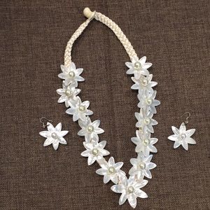 Tahitian necklace and earrings